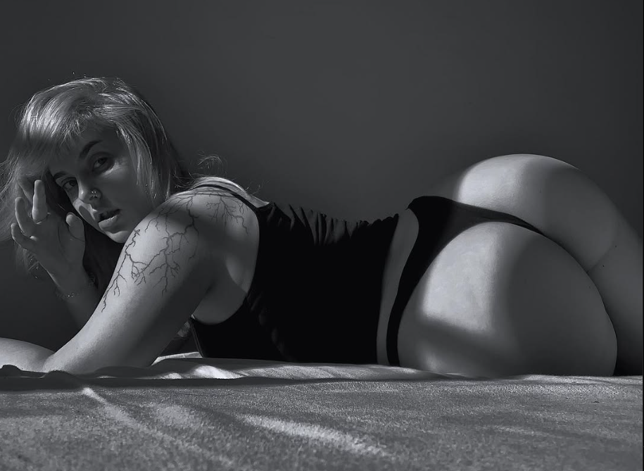Salvia Tate😱: Zakřivená Baba Ze Srdce Evropy 🍑 || Recenze 2025 Onlyfans